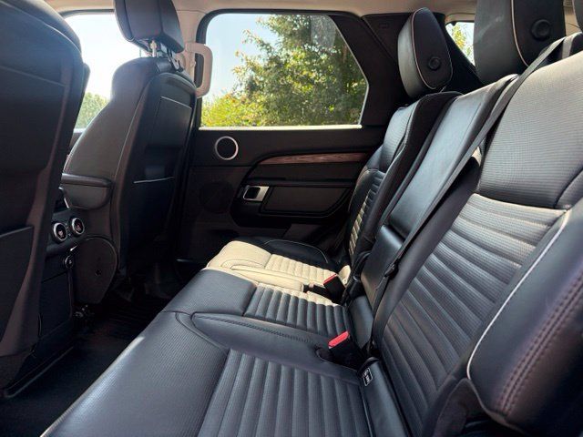 Used 2018 Land Rover Discovery HSE Luxury AWD/4WD image 16