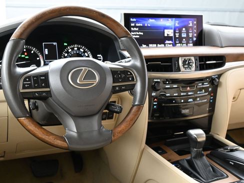 Used 2019 Lexus LX 570 4WD image 9