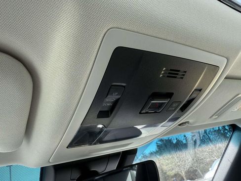 Used 2021 Lexus ES 300h w/ Premium Package image 25