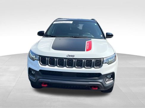 Used 2025 Jeep Compass Trailhawk AWD/4WD image 8