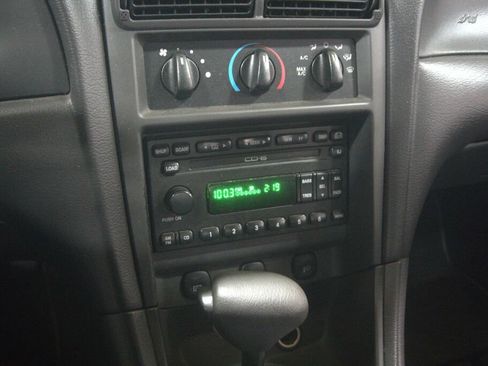 Used 2001 Ford Mustang GT RWD image 40