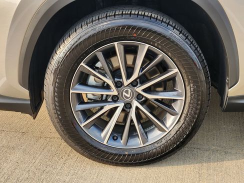 Used 2025 Lexus NX 250 FWD w/ Towing Package (2000 Lbs) image 10