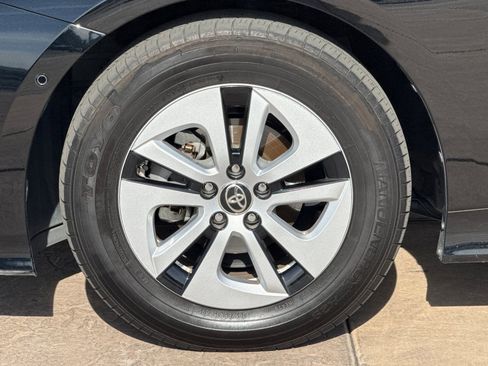 Certified 2018 Toyota Prius Four image 32