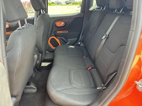 Used 2018 Jeep Renegade Latitude AWD/4WD image 24