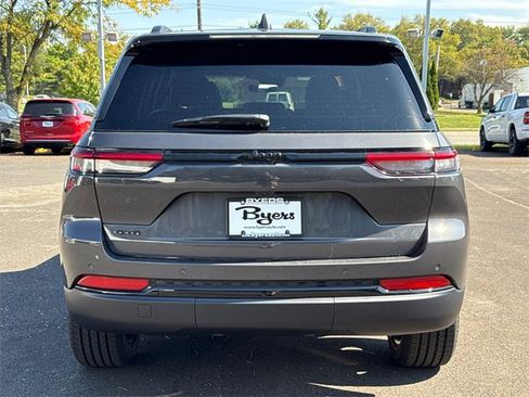 New 2025 Jeep Grand Cherokee Altitude image 33