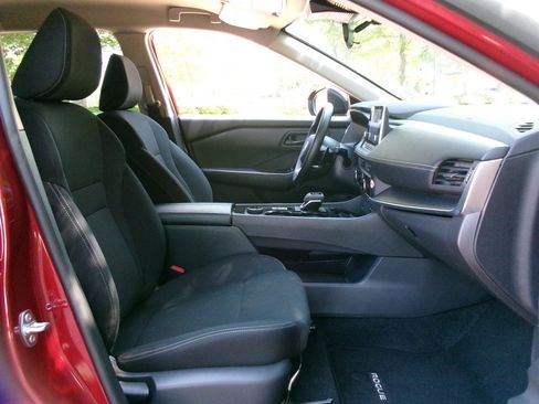 Used 2024 Nissan Rogue S AWD/4WD image 18