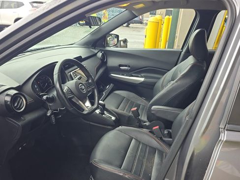 Used 2019 Nissan Kicks SR w/ SR Premium Package FWD image 6