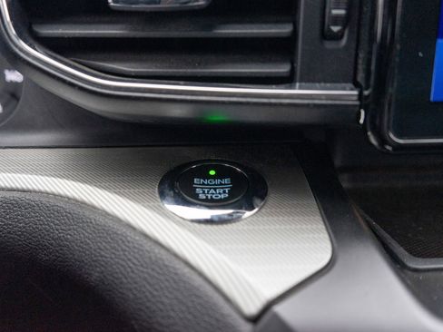 Used 2020 Ford Explorer XLT w/ Equipment Group 202A image 23