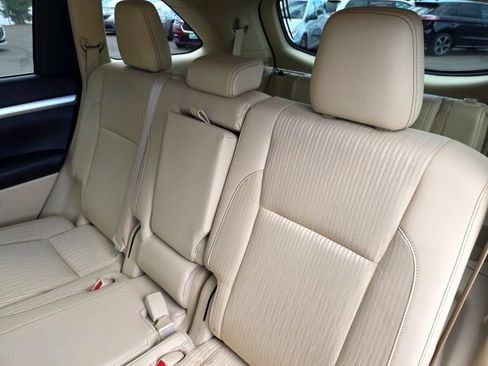 Used 2016 Toyota Highlander LE AWD/4WD image 47