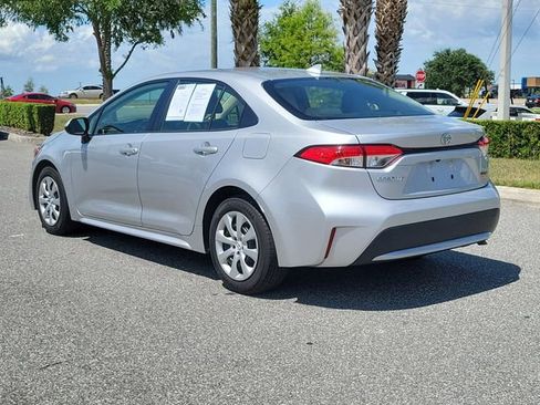 Used 2022 Toyota Corolla LE FWD image 3