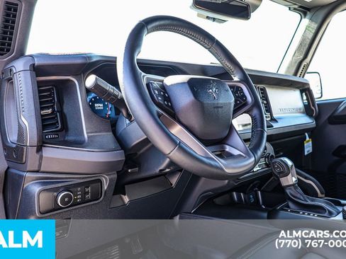Used 2025 Ford Bronco Badlands image 26