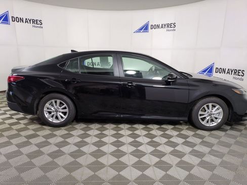 Used 2025 Toyota Camry LE w/ Convenience Package image 9