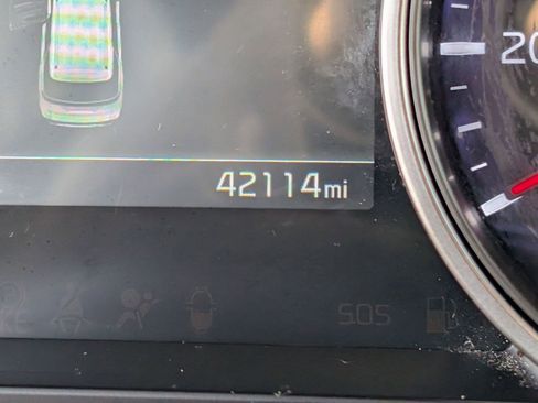 Used 2024 Kia Carnival LX image 22