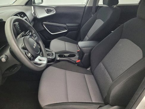 Used 2023 Kia Soul LX w/ LX Technology Package image 17