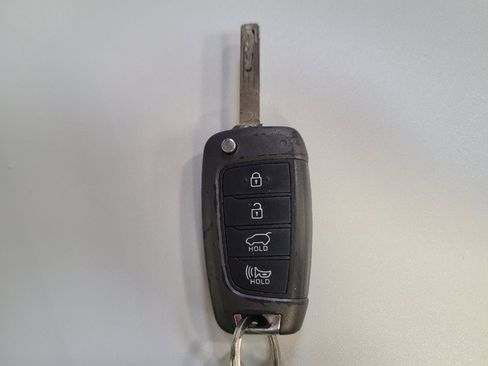 Used 2019 Hyundai Santa Fe SE image 32