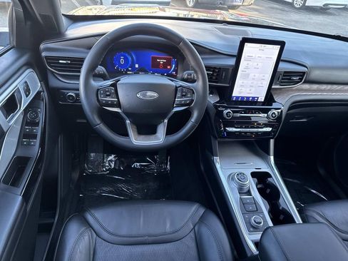 Used 2022 Ford Explorer Platinum image 12