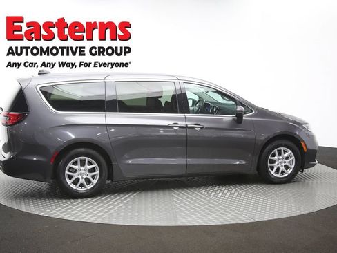 Used 2023 Chrysler Pacifica Touring-L FWD image 45
