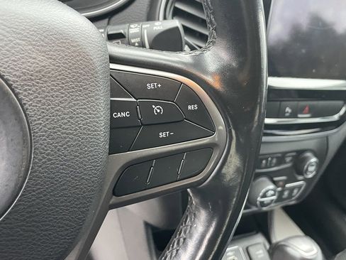 Used 2020 Jeep Cherokee Limited image 30