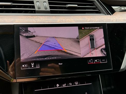 Used 2019 Audi e-tron Premium Plus image 19