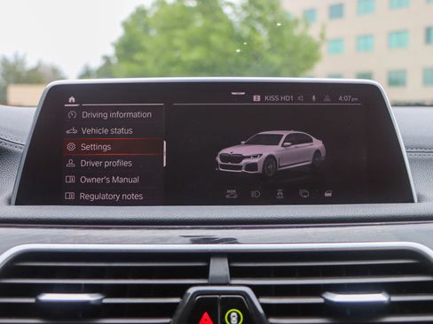 Used 2020 BMW 740i w/ M Sport Package image 38