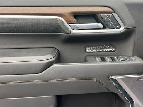 Used 2022 Chevrolet Silverado 1500 High Country w/ High Country Premium Package image 11