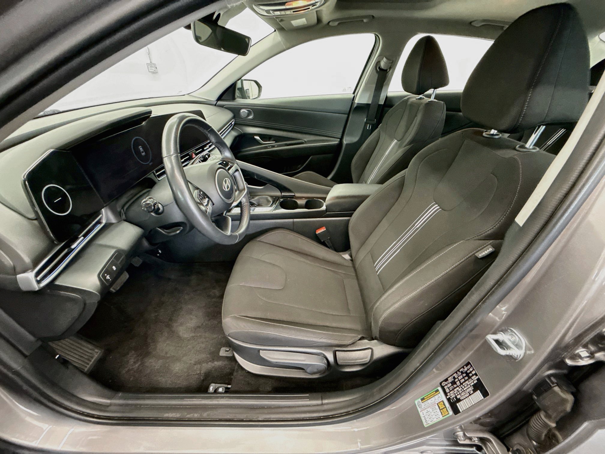 Used 2025 Hyundai Elantra SEL FWD image 13