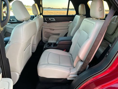 Used 2019 Ford Explorer Limited w/ Ford Safe & Smart Package image 22