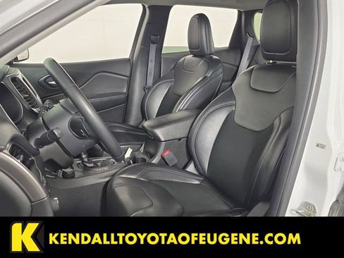 Used 2019 Jeep Cherokee Latitude Plus AWD/4WD image 24