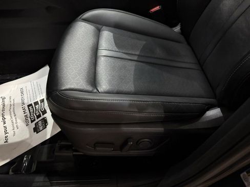 Used 2022 Kia Sorento EX w/ Panoramic Sunroof Package image 23