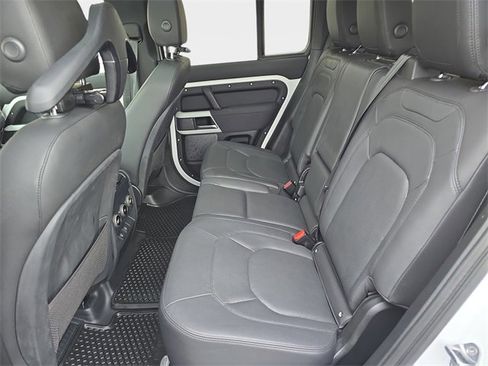 Used 2023 Land Rover Defender 110 SE image 13