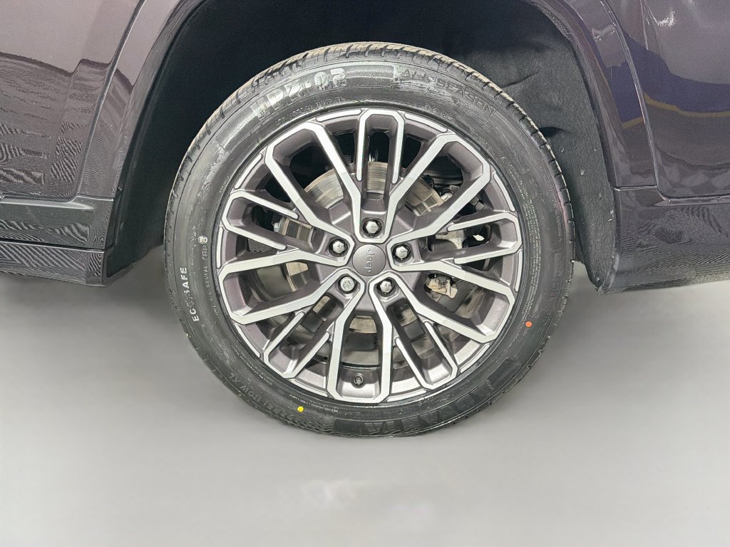 Used 2023 Jeep Grand Cherokee L Summit AWD/4WD image 34