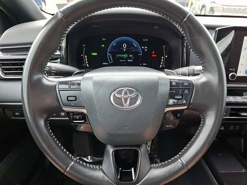 Used 2025 Toyota Camry SE FWD image 18
