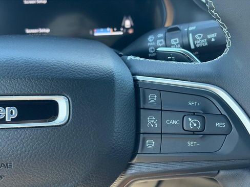 Used 2023 Jeep Grand Cherokee L Laredo AWD/4WD image 25