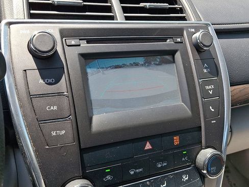 Used 2015 Toyota Camry LE FWD image 18