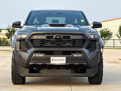 Used 2025 Toyota Tacoma TRD Sport AWD/4WD image 2