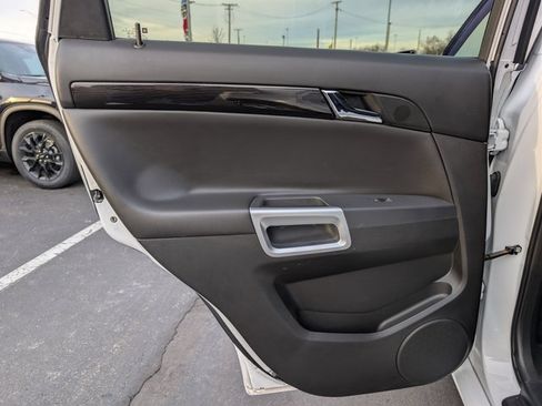 Used 2014 Chevrolet Captiva Sport LTZ image 14