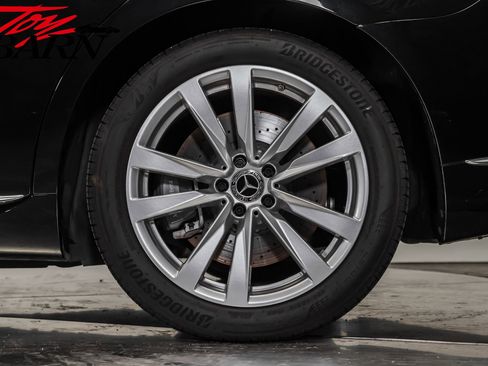 Used 2022 Mercedes-Benz S 500 4MATIC w/ 3D Technology Package image 18