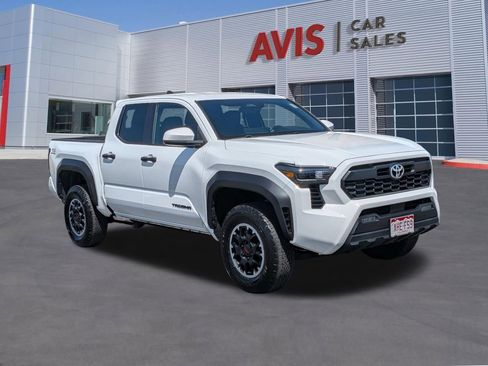 Used 2024 Toyota Tacoma TRD Off-Road image 3