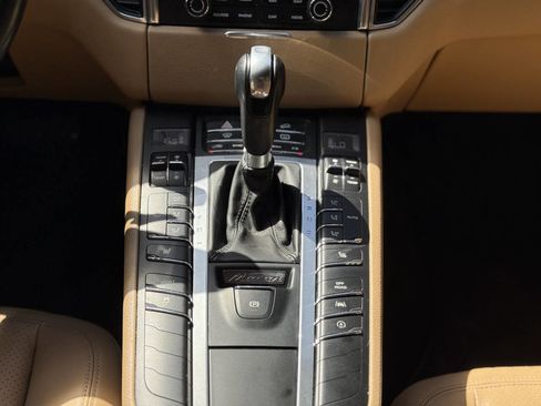 Used 2017 Porsche Macan image 18