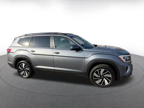 Used 2024 Volkswagen Atlas SE image 16