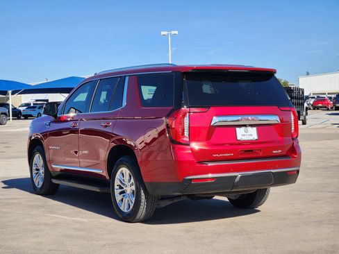 Certified 2022 GMC Yukon SLT w/ SLT Luxury Package image 5