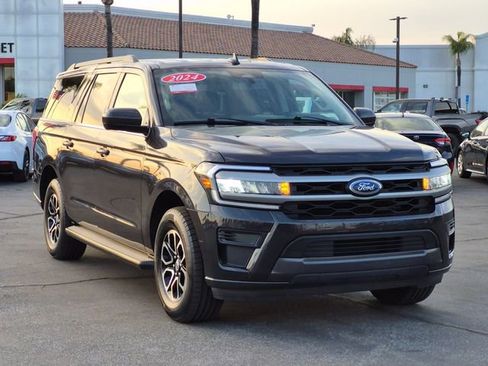 Used 2024 Ford Expedition Max XLT image 3
