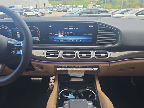 New 2026 Mercedes-Benz GLS 450 4MATIC image 17