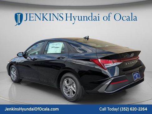 New 2026 Hyundai Elantra SE FWD image 5