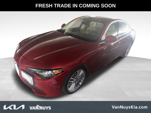 Used 2018 Alfa Romeo Giulia Ti w/ Quick Order Package 22X Lusso image 3