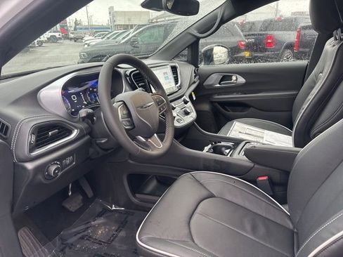 New 2026 Chrysler Pacifica Limited AWD/4WD image 17