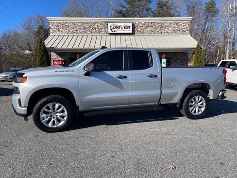 Used 2019 Chevrolet Silverado 1500 Custom w/ Custom Value Package image 1