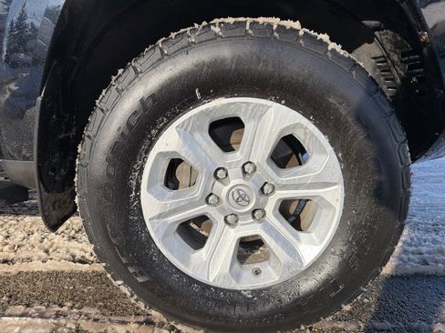 Used 2017 Toyota 4Runner image 9