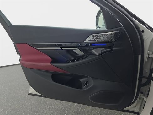 Used 2026 BMW 530i xDrive w/ Premium Package image 30