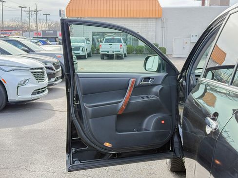 Used 2012 Toyota Highlander Limited w/ Tow Pkg image 15